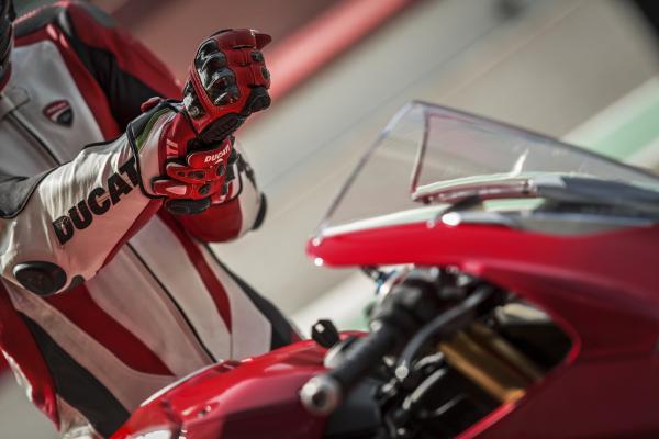 Ducati unveils Panigale V4 ahead of EICMA