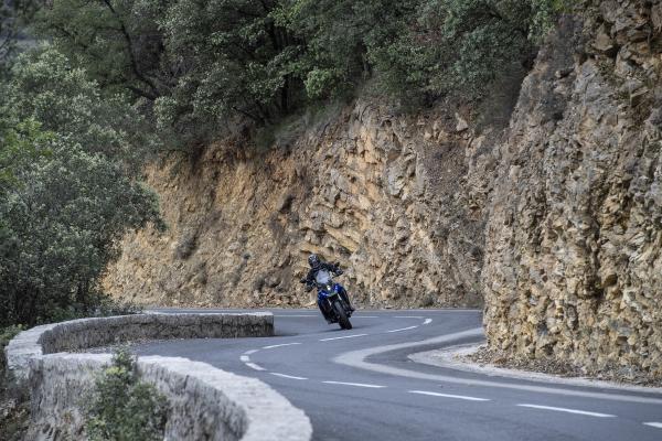 Suzuki V-Strom 800 RE - riding