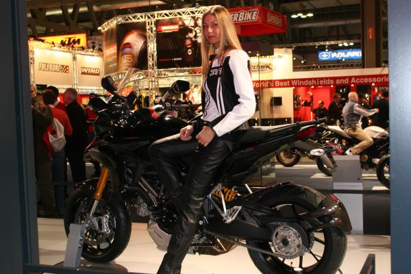 Gallery of girls from the Milan motorcycle show