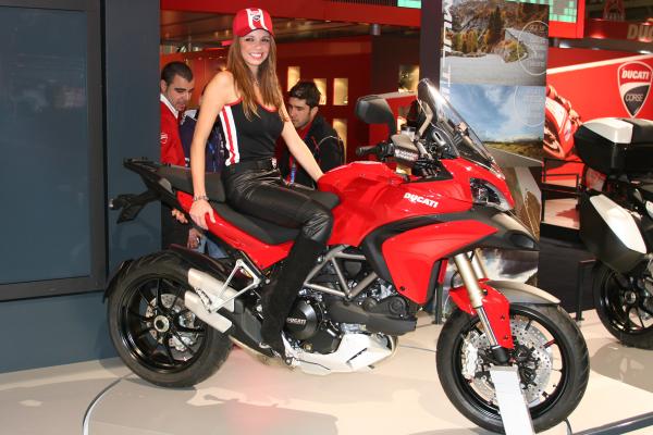 Gallery of girls from the Milan motorcycle show