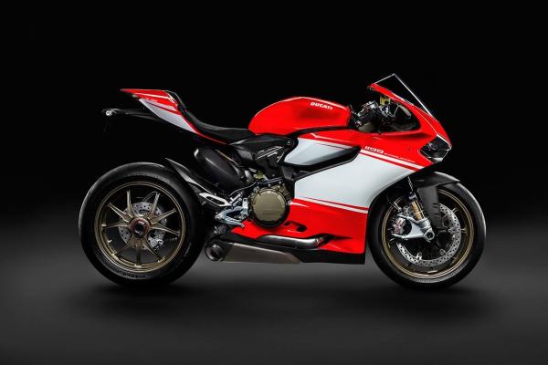 Ducati Panigale Superleggera pictures leaked