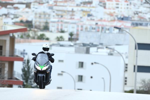 First ride: Kawasaki J300 review