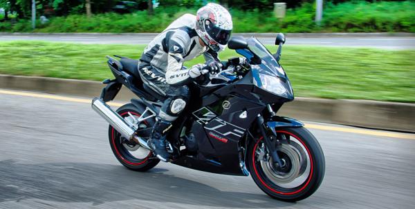 Road test: 2013 Daelim VJF250 RoadSport review