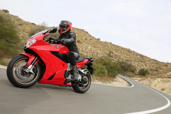 First ride: 2014 Honda VFR800 review