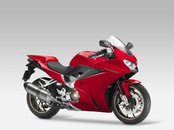 First ride: 2014 Honda VFR800 review