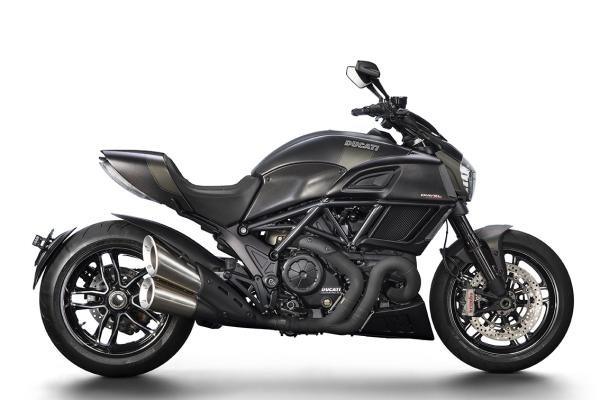 Ducati Diavel Carbon updated for 2016