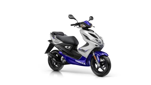 New X-MAX IRON MAX heads Yamaha scooter updates for 2016