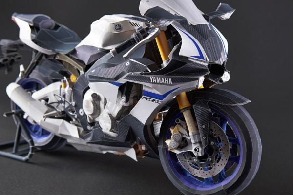 Download a free origami-style Yamaha R1M