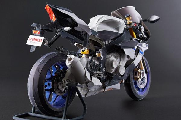 Download a free origami-style Yamaha R1M