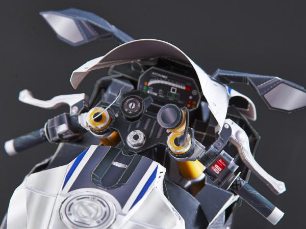 Download a free origami-style Yamaha R1M