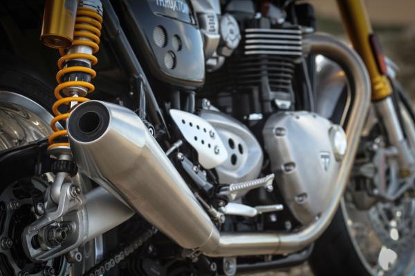 First ride: Triumph Thruxton R review