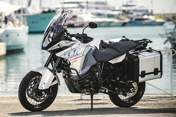 Spy shot: face-lifted KTM 1290 Super Adventure revealed