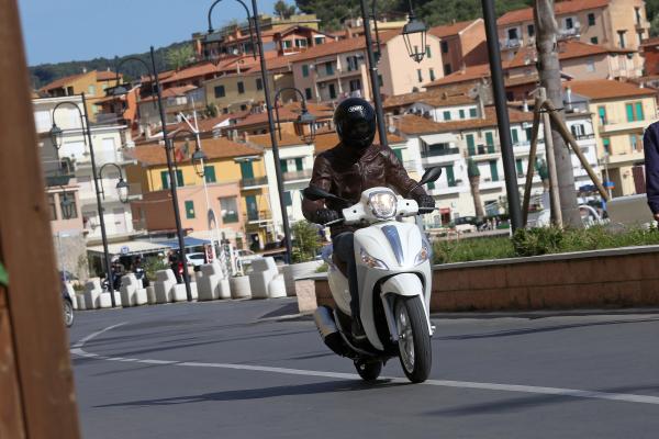 First ride: Piaggio Medley 125 review