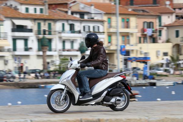 First ride: Piaggio Medley 125 review