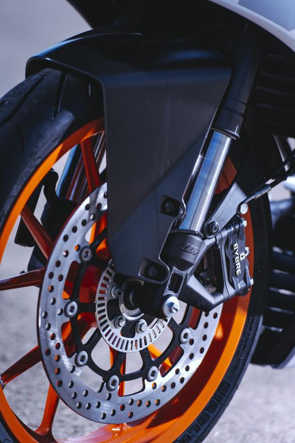 KTM updates the RC390 for 2016