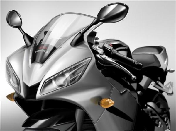 First Look: Rieju RS3 125