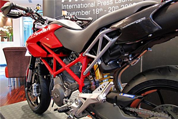 First Ride: 2010 Ducati Hypermotard 1100 Evo