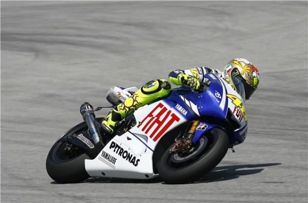 Valentino Rossi returns to Yamaha