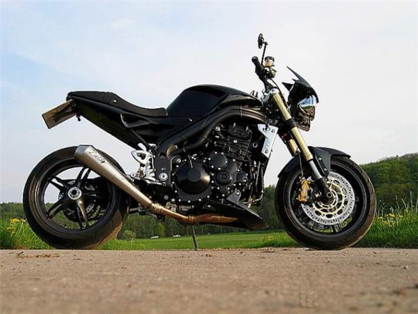 Speed Triple exhausts