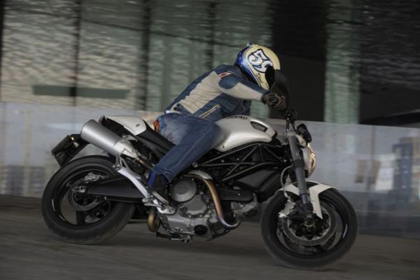 Ducati Monster 696 (2008) review