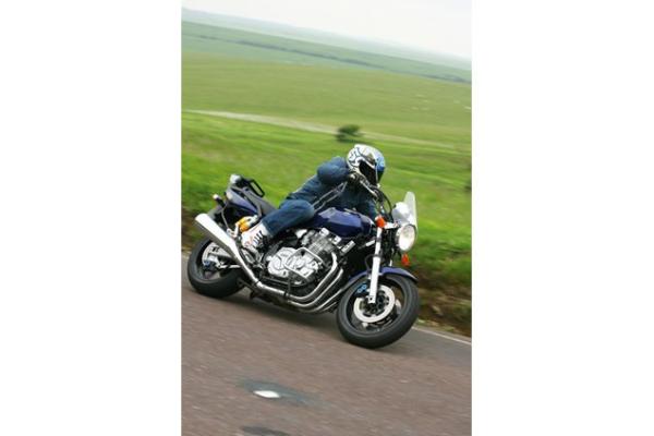 Summer Fun - Suzuki GSX-R1000K2, KTM 690SM, Yamaha XJR1300 and Triumph Thruxton