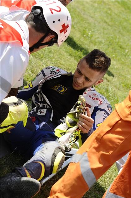 Rossi breaks leg at Mugello