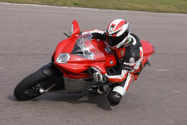 2010 MV Agusta F4 1000 Mallory Park track test