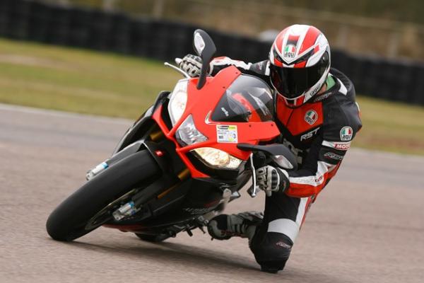 2010 Aprilia RSV4 Factory Mallory Park track test