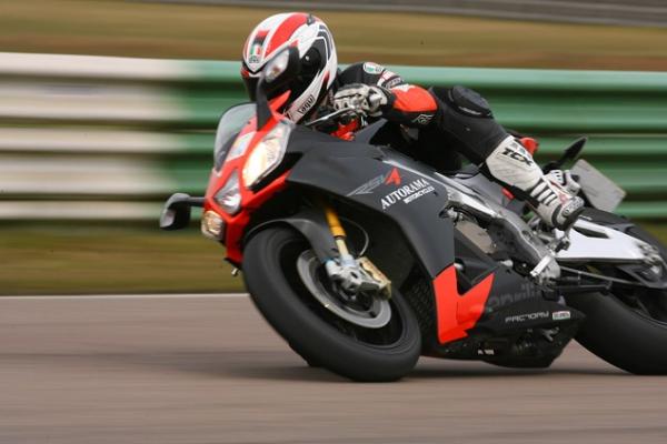 2010 Aprilia RSV4 Factory Mallory Park track test