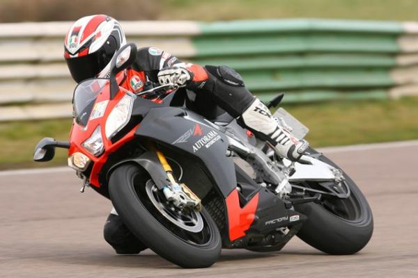 2010 Aprilia RSV4 Factory Mallory Park track test