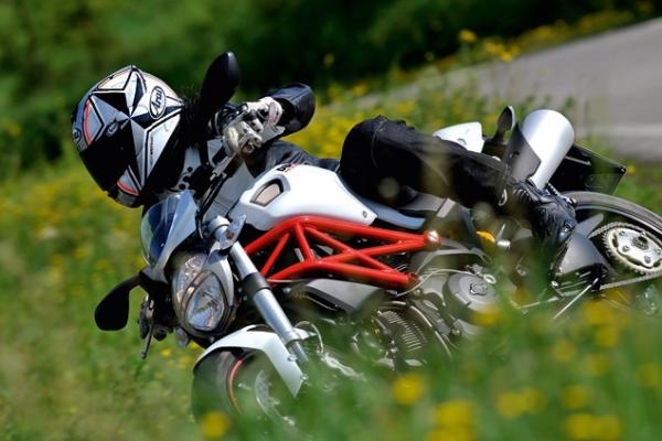 2011 Ducati Monster 796 Gladiatorial first ride review