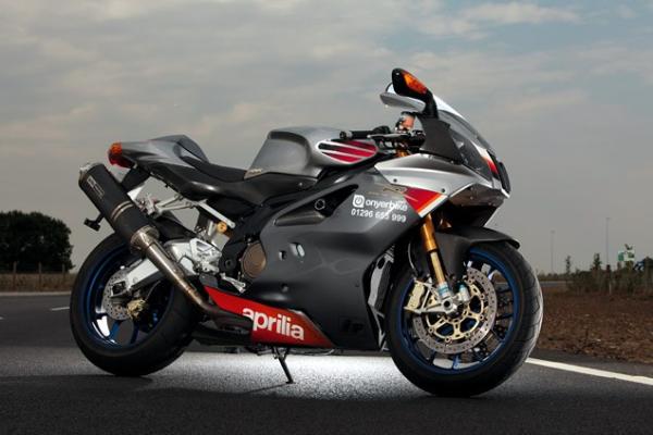 Aprilia RSV Factory vs. Yamaha R1 vs. Honda CBR954RR