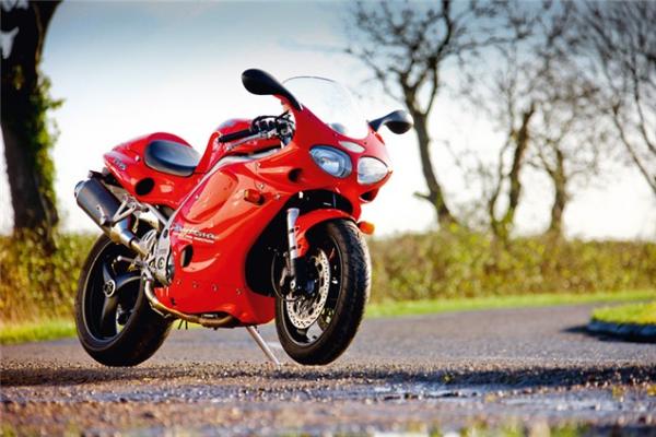 Future Classics: 97 Suzuki TL1000S, 94 Honda Fireblade & 98 Triumph T595 Daytona