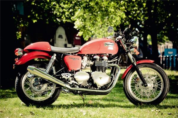 Modern Rockers: Triumph Thruxton, Ducati GT1000, Moto Guzzi V7