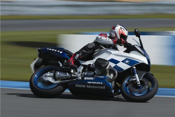 First Ride: BMW R1100S Boxer Cup Replica