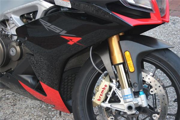 Aprilia RSV4 Factory vs. The Diamondback