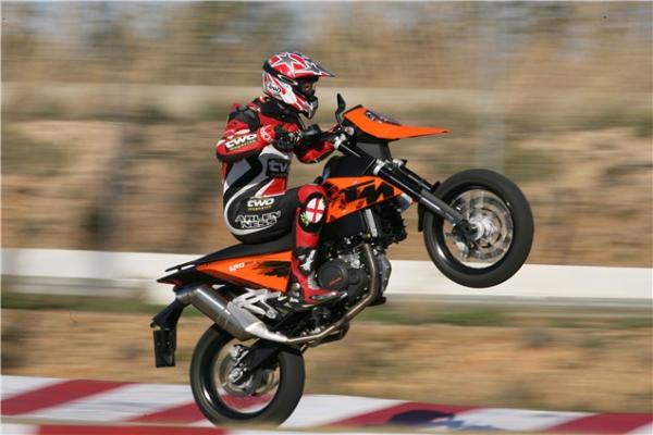 First Ride: 2007 KTM 690 Supermoto