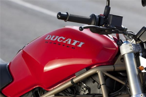 Ducati Monster M900 (1993) review