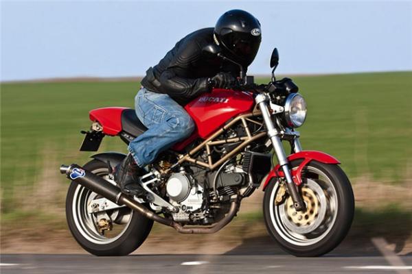 Ducati Monster M900 (1993) review