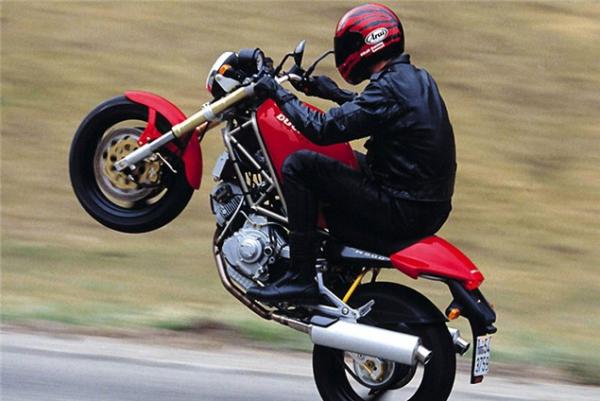 Ducati Monster M900 (1993) review