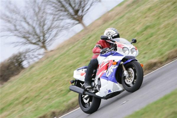 1992 Honda Fireblade CBR900RR review