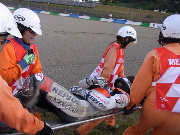 The moment Pedrosa broke his collarbone