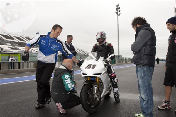 First pics: Haga onboard the Aprilia RSV4