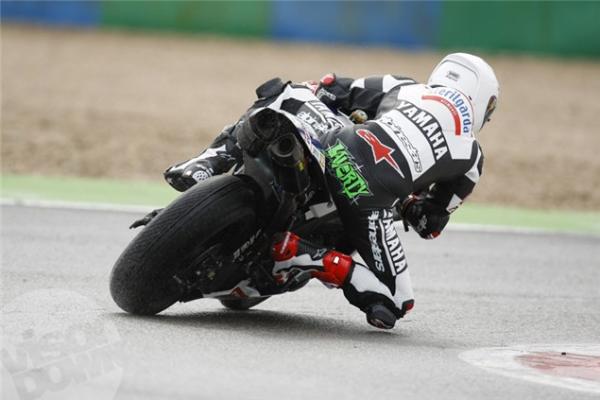 First pics: Eugene Laverty and the Yamaha R1