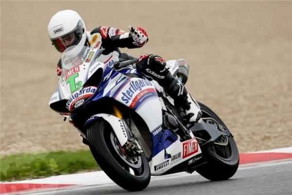 First pics: Eugene Laverty and the Yamaha R1