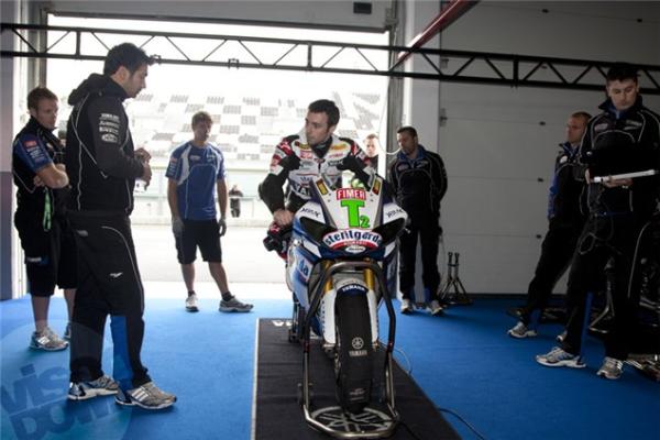 First pics: Eugene Laverty and the Yamaha R1