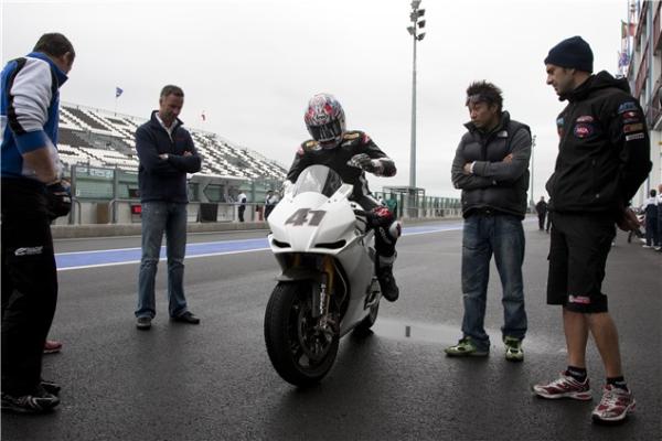 First pics: Haga onboard the Aprilia RSV4