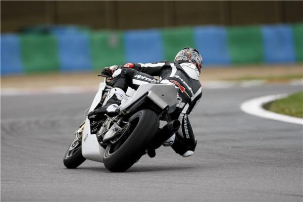 First pics: Haga onboard the Aprilia RSV4