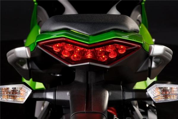 2011 Kawasaki Z1000SX pics and specs