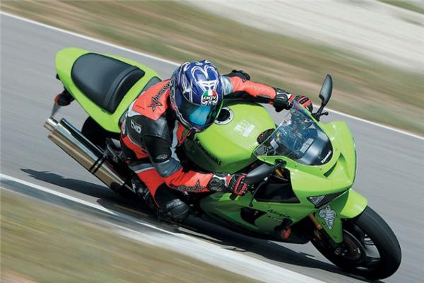 Niall's Spin: Kawasaki ZX-6R (1995 - 2005)